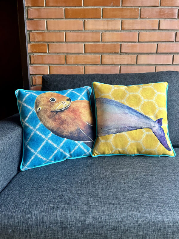 lobo_e_boto2 Kit 2 almofadas Mar de Brincar - LOBO MARINHO+BOTO