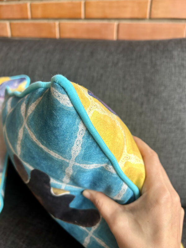 rolete Detalhe de acabamento rolete azul turquesa